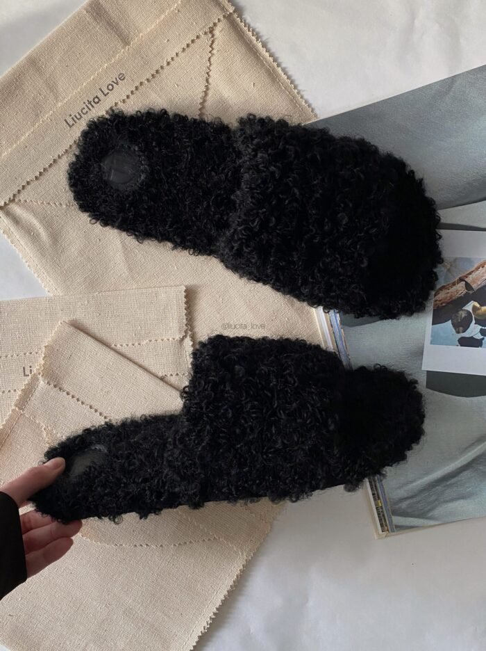 МАЙСТЕР-КЛАС “FUR-EFFECT BOUCLE SLIPPERS / БУКЛЬОВАНІ КАПЦІ “ЕФЕКТ ХУТРА”