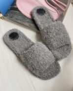 МАЙСТЕР-КЛАС “FUR-EFFECT BOUCLE SLIPPERS / БУКЛЬОВАНІ КАПЦІ “ЕФЕКТ ХУТРА”