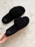 ЧОРНІ ПУХНАСТІ ТАПОЧКИ БУКЛЕ FUR-EFFECT BOUCLE SLIPPERS 40 • ХУТРЯНІ ШЛЬОПАНЦІ ДЛЯ ДОМУ І ДЛЯ ВУЛИЦІ • НАЯВНІСТЬ